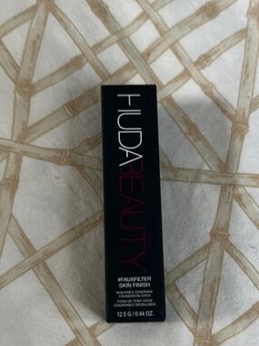Huda Beauty #FauxFilter Skin Finish Stick Foundation Macchiato 400G  - unused